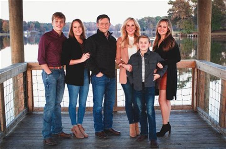 Discover The Truth: Chad Kroeger's Family Status