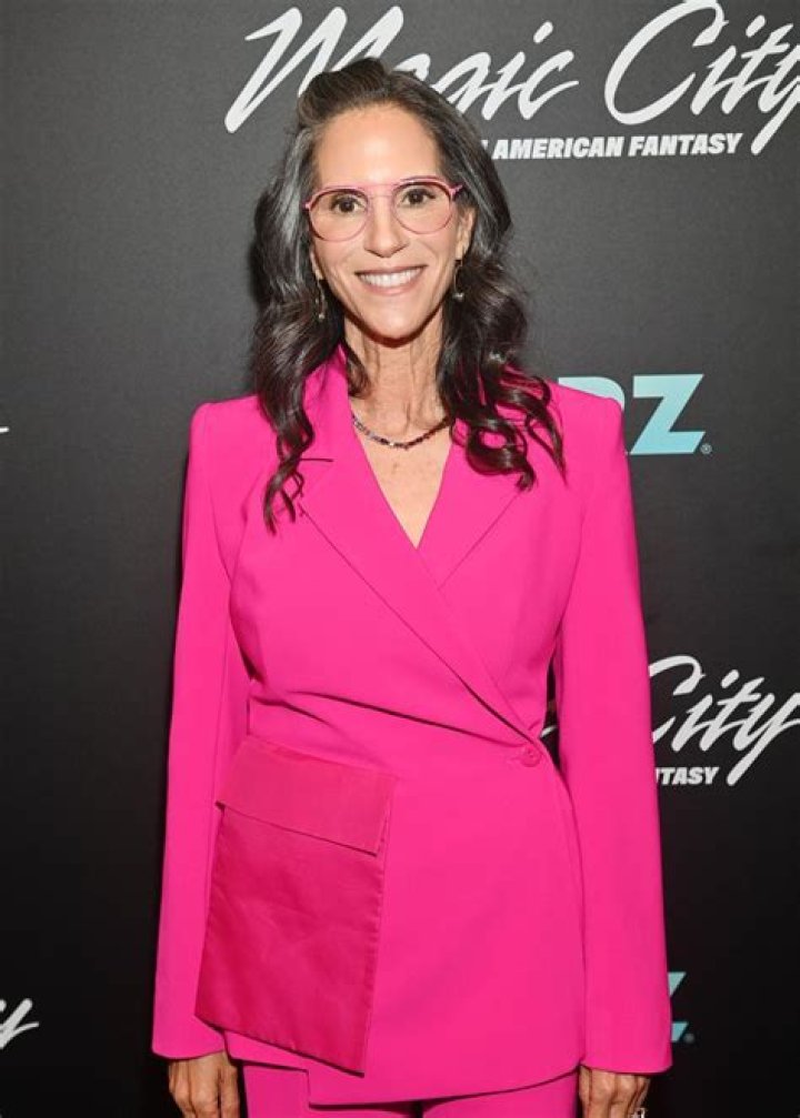 Discovering Jamie Gertz: A Multi-Talented Star