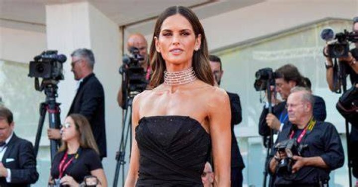 Unveiling The Allure Of Major Model Izabel Goulart